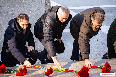 Возложение цветов в честь Дня Защитника Отечества 2025