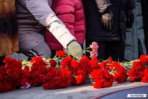 Возложение цветов в честь Дня Защитника Отечества 2025