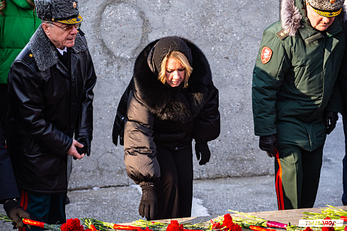 Возложение цветов в честь Дня Защитника Отечества 2025