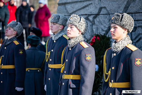 Возложение цветов в честь Дня Защитника Отечества 2025