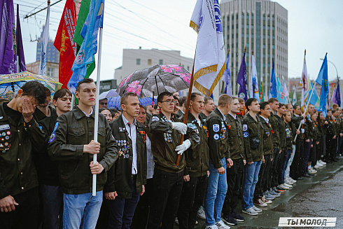 И в дождь, и в слякоть на посту! 