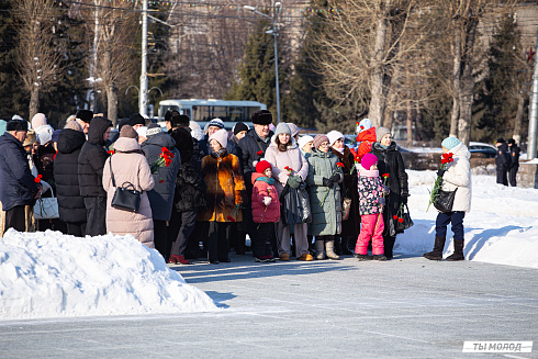 Возложение цветов в честь Дня Защитника Отечества 2025