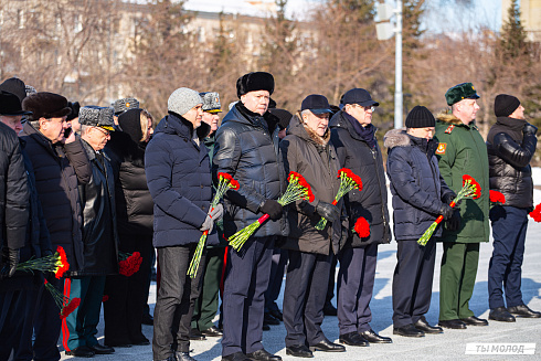 Возложение цветов в честь Дня Защитника Отечества 2025