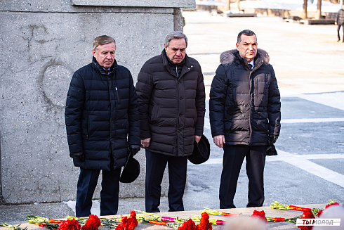 Возложение цветов в честь Дня Защитника Отечества 2025