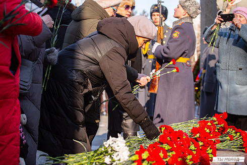 Возложение цветов в честь Дня Защитника Отечества 2025