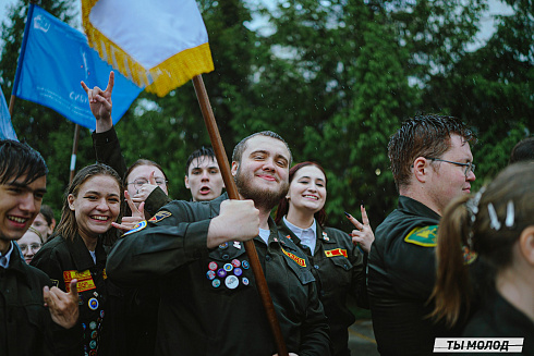 И в дождь, и в слякоть на посту! 